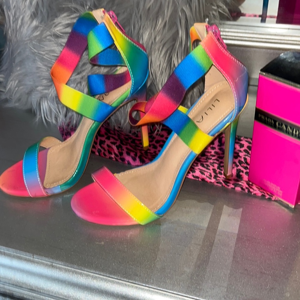 Rainbow 🌈  heels 👠